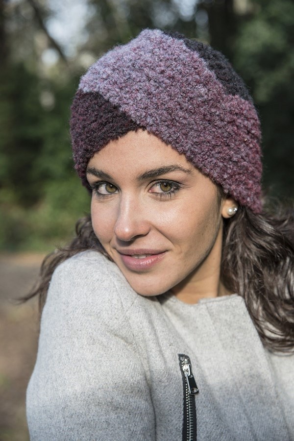 Весенняя шапочка из букле