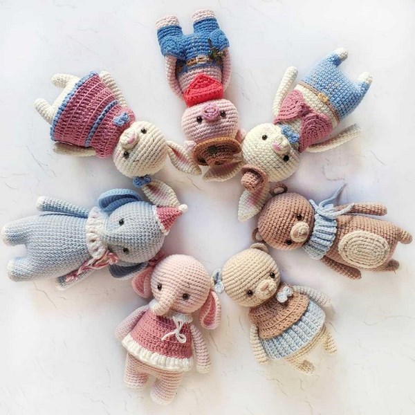 На фото – фигурки амигуруми