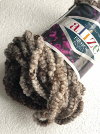 Букле Коричнево-белый